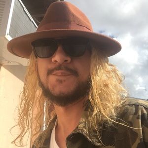 Meet your Posher, Derek